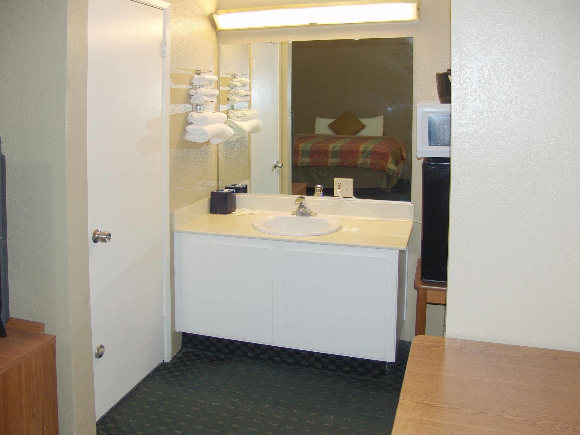 Holland Inn And Suites Taft Экстерьер фото