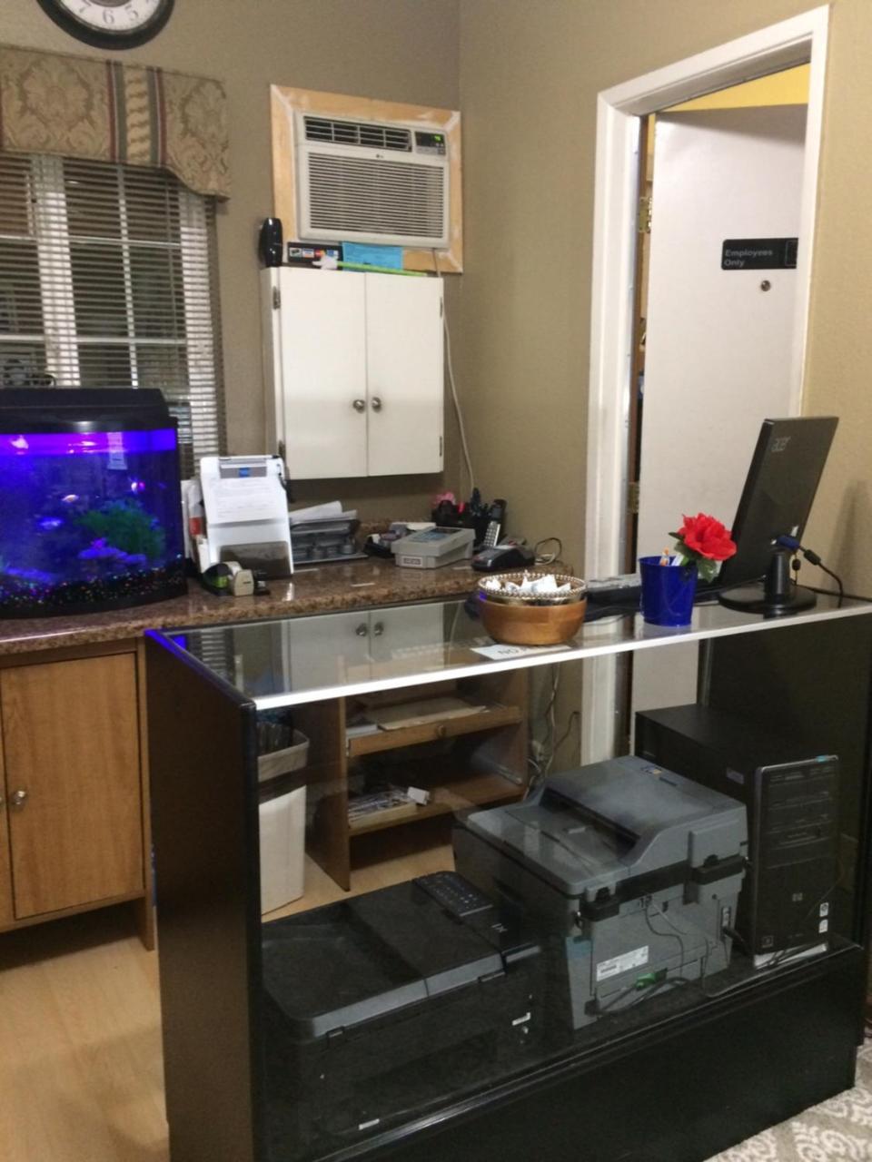 Holland Inn And Suites Taft Экстерьер фото